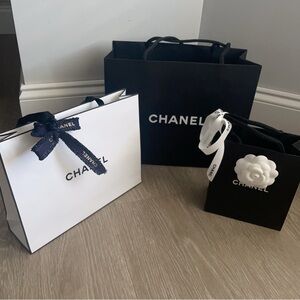 Chanel Elegant Shopping Bags